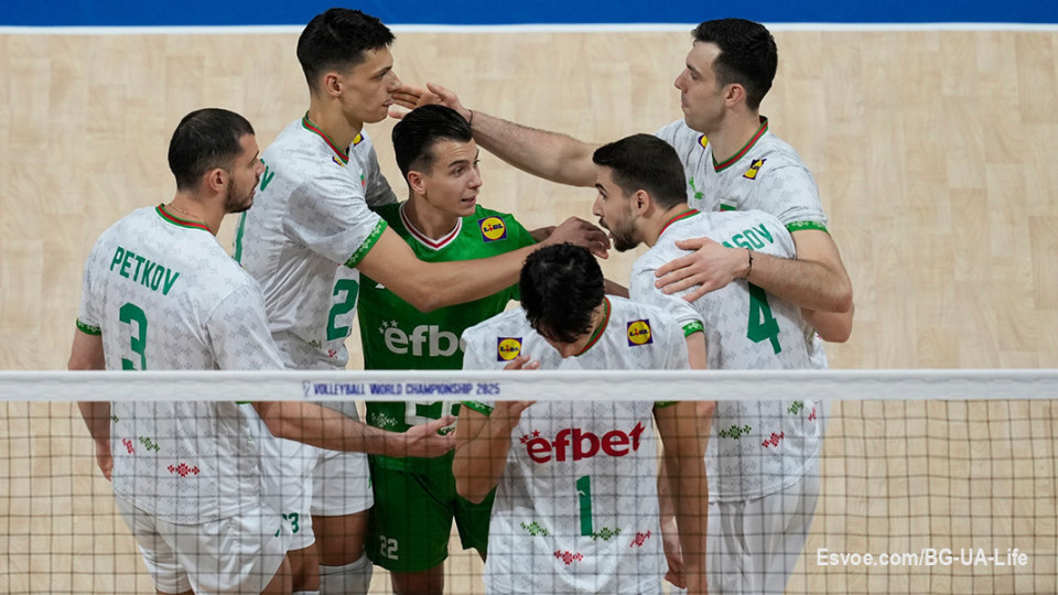 Сенсационная победа: Болгария выбила США из волейбольного чемпионата мира

Болгария обыграла США 3:2 в 1/4 финала ЧМ по волейболу. Сенсационная победа после 0:2 по сетам. В полуфинале болгары встретятся с Чехией.

Мужская сборная Болгарии по волейболу совершила настоящую сенсацию, одержав впечатляющую победу над командой США в матче 1/4 финала чемпионата мира на Филиппинах. Встреча, продлившаяся пять напряженных сетов, завершилась со счетом 3:2 (21:25, 19:25, 25:17, 25:22, 15:13) в пользу болгарской команды.

Особенно драматичным стал ход матча - проигрывая первые две партии, болгарские волейболисты проявили невероятную выдержку и смогли не только сравнять счет, но и вырвать победу в решающей пятой партии.

Это историческое достижение позволило Болгарии в третий раз в своей истории выйти в полуфинал чемпионата мира с момента введения формата плей-офф в 1978 году. В следующем матче болгарской команде предстоит встретиться со сборной Чехии, в то время как во втором полуфинале сыграют команды Польши и Италии.

Данная победа стала одним из самых ярких достижений болгарского волейбола за последние годы и вызвала настоящий всплеск эмоций как у болельщиков, так и у спортивных экспертов.
#news